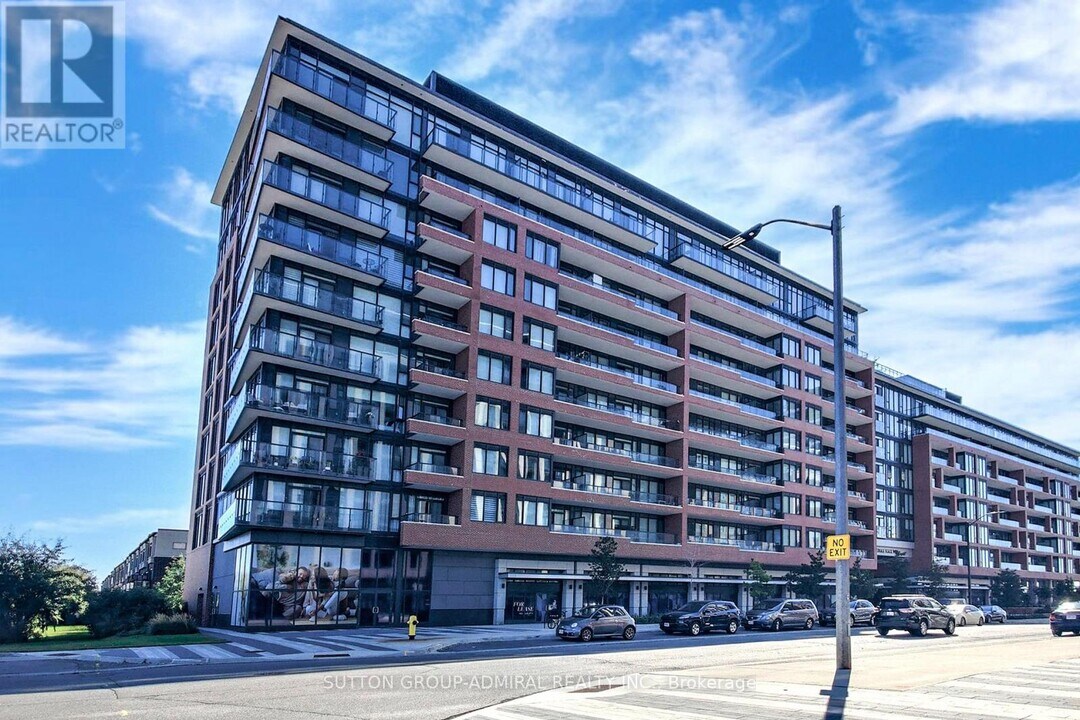 99 Eagle Rock Way in Vaughan, ON - Building Photo