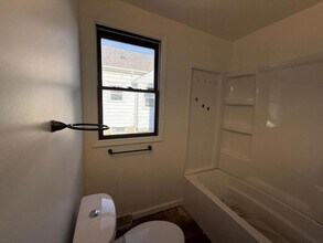 923 Pierce Ave in Lancaster, OH - Foto de edificio - Building Photo