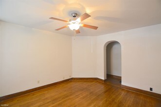 2020 N Delaware St-Unit -Apt 3 in Indianapolis, IN - Building Photo - Building Photo