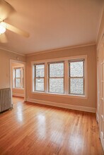 1361 W Greenleaf Ave, Unit #1A in Chicago, IL - Building Photo - Building Photo