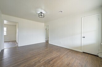 727 NW 97th St in Oklahoma City, OK - Building Photo - Building Photo