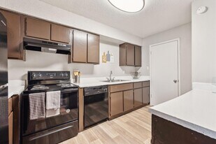 Villas de la Plaza in Austin, TX - Building Photo