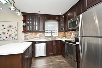 1072 Alexandra Av in Mississauga, ON - Building Photo - Building Photo