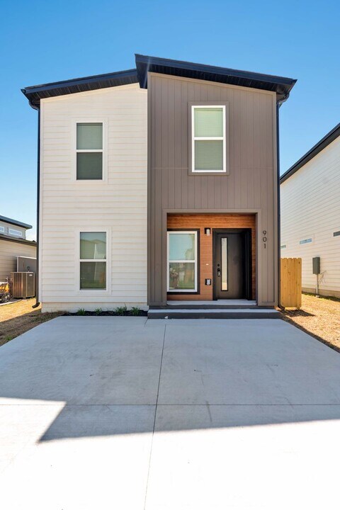 901 States Ave in Bentonville, AR - Building Photo