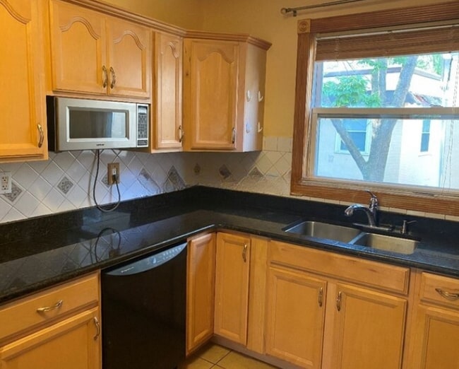 52 Sacramento St, Unit 1T