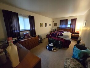 4537 S Ahmedi Ave, Unit 16 in St. Francis, WI - Foto de edificio - Building Photo