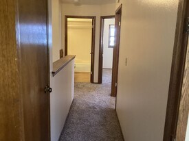 9135-9137-9137 N Swan Rd in Milwaukee, WI - Building Photo