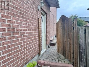 285 Mississaga St in Oakville, ON - Building Photo - Building Photo