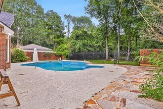5010 Cottage Glen Ct in Houston, TX - Foto de edificio - Building Photo