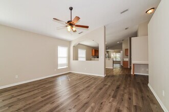 4085 Waltham Forest Dr, Unit 0521 in Tavares, FL - Foto de edificio - Building Photo