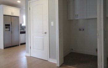 627 N Mariposa Ave in Los Angeles, CA - Foto de edificio - Building Photo