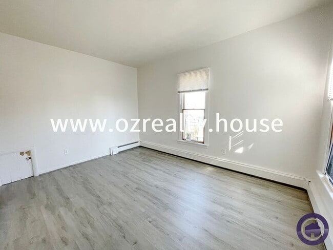 215 E Reed Ave in Bowling Green, OH - Building Photo - Building Photo