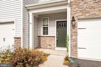 59 Peregrine Way in Burlington, NJ - Building Photo - Building Photo