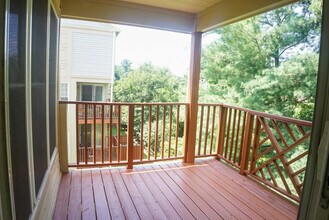 2816 Emma Lee St, Unit 301 in Falls Church, VA - Building Photo - Building Photo