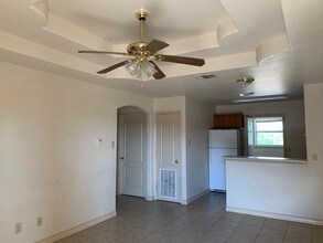 3008 E Stewart St-Unit -5 in Laredo, TX - Building Photo - Building Photo