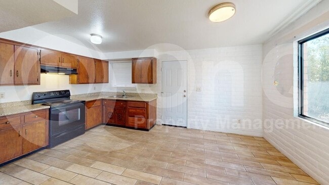 property at 51 S Melrose Ave