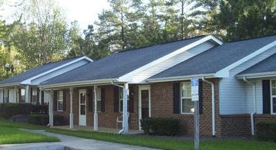 Oakland Village Apartments in Littleton, NC - Building Photo