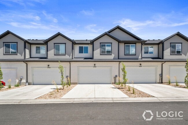 13708 Devers Dr in Riverton, UT - Building Photo - Building Photo