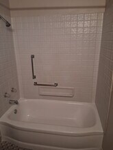 5733 W Birch Ave, Unit Duplex in Milwaukee, WI - Foto de edificio - Building Photo