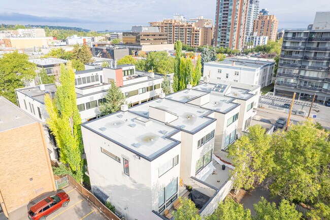 1720 12th St SW in Calgary, AB - Building Photo - Building Photo