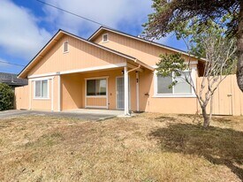 1703 Cecil Ave in Fortuna, CA - Building Photo