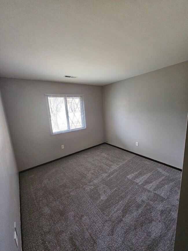 7601 W Donna Ct in Milwaukee, WI - Building Photo - Building Photo
