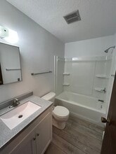 907 Thomas Ave in Jamestown, ND - Foto de edificio - Building Photo