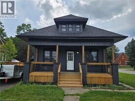 753 Colborne St E in Brantford, ON - Building Photo