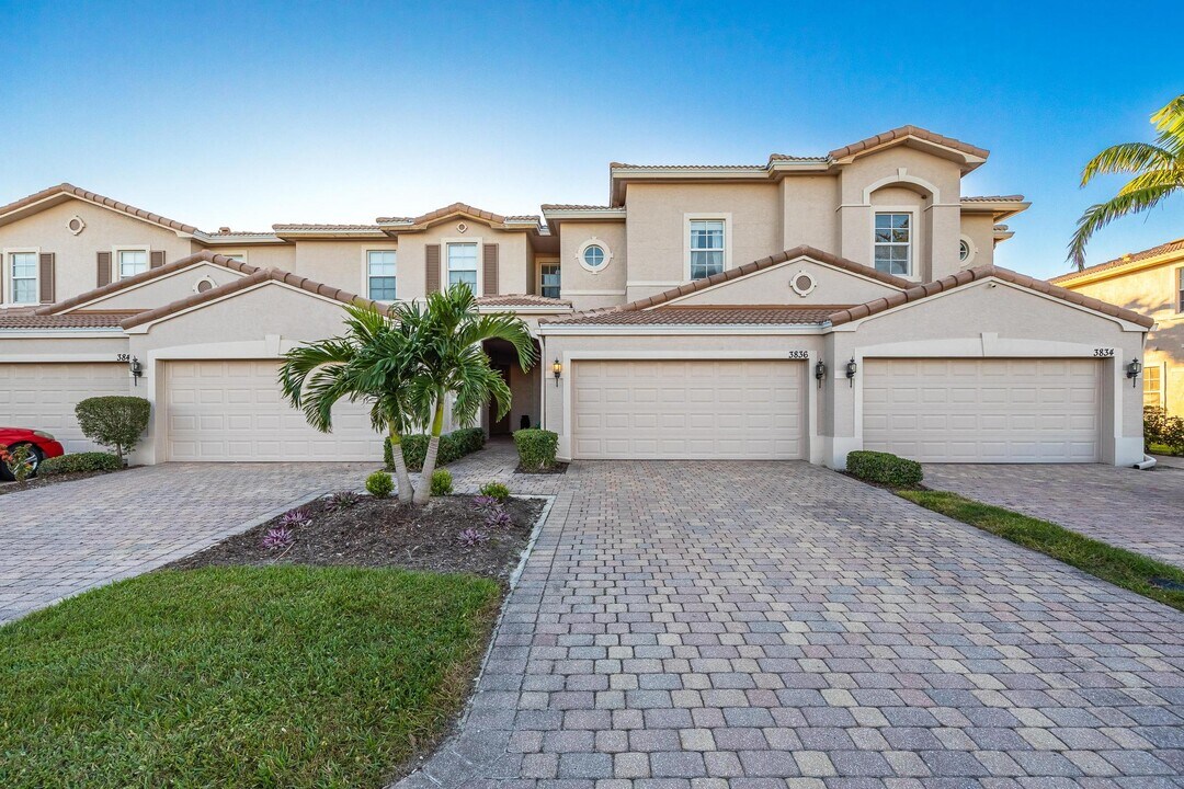 3836 Cherrybrook Loop in Ft. Myers, FL - Foto de edificio