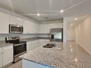 6990 Faben Ln in Zephyrhills, FL - Building Photo - Building Photo