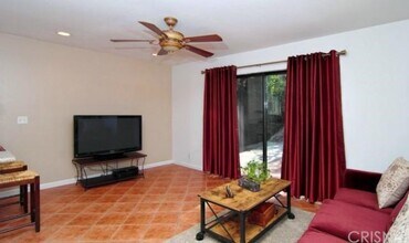 5246 Calderon Rd in Woodland Hills, CA - Foto de edificio - Building Photo