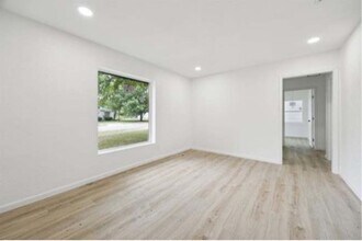 11446 Lippitt Ave in Dallas, TX - Building Photo - Building Photo