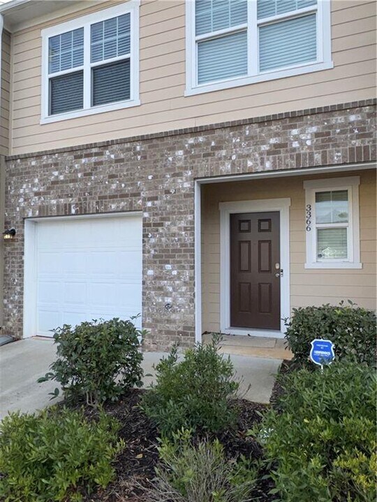 3366 Tarian Way in Decatur, GA - Building Photo