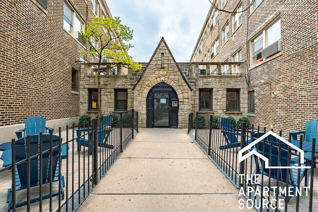 5644 N Clark St, Unit 3