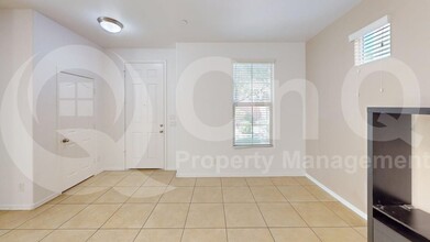 9218 W Meadow Dr in Peoria, AZ - Building Photo - Building Photo