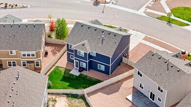 8830 Dry Needle Place in Colorado Springs, CO - Foto de edificio - Building Photo