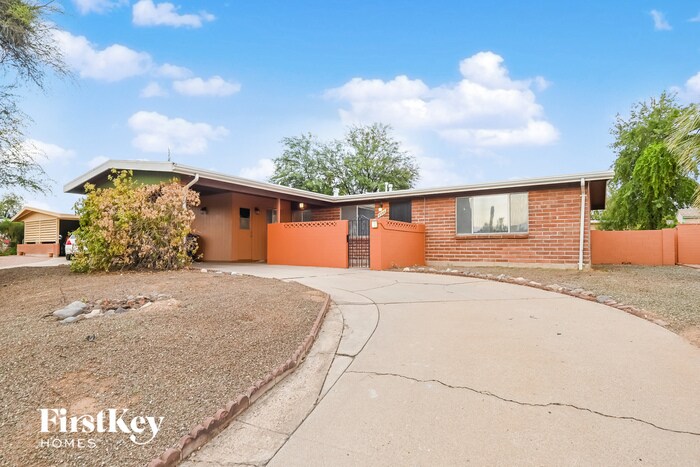 8940 E Pine Valley Dr in Tucson, AZ - Foto de edificio