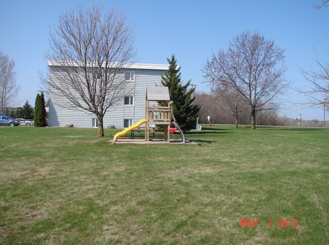 Oak Knoll Complex in Alexandria, MN - Building Photo - Building Photo