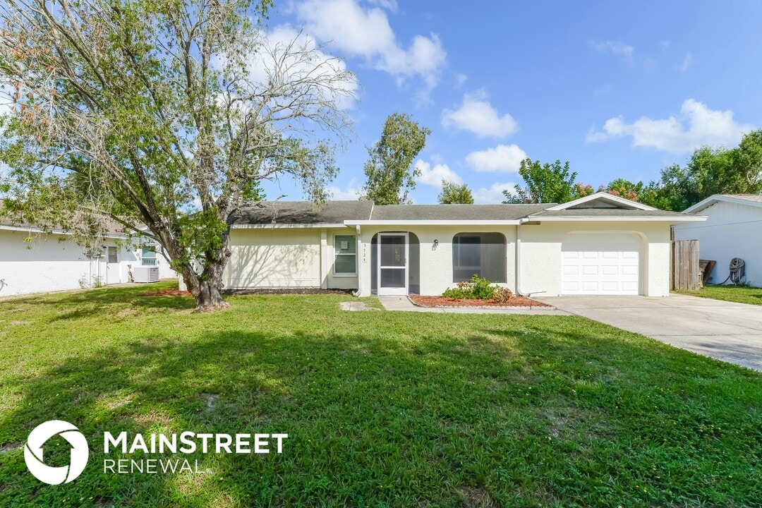 5724 Whistlewood Cir in Sarasota, FL - Building Photo