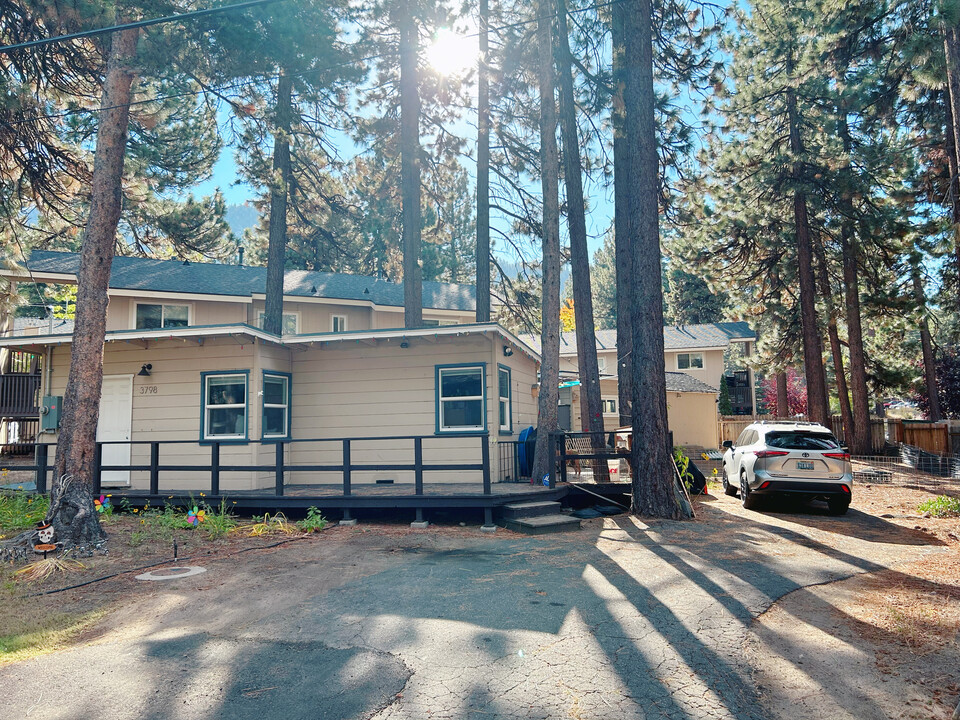 3798 Aspen Ave in South Lake Tahoe, CA - Foto de edificio