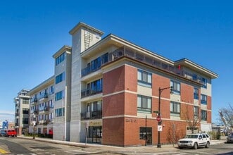 291 D St, Unit 5 in Boston, MA - Foto de edificio - Building Photo