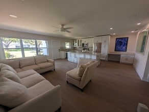 7264 E Oakridge Cir in Lantana, FL - Building Photo - Building Photo