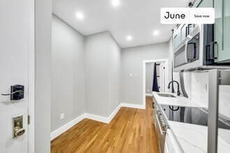 826 9th Ave in New York, NY - Building Photo - Building Photo