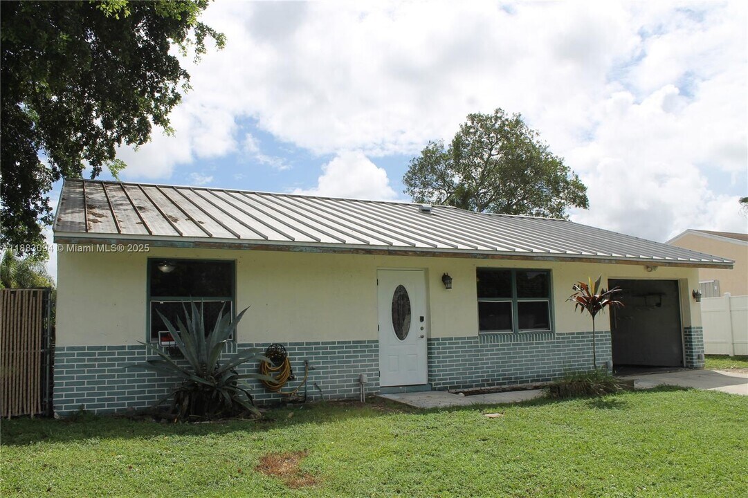 4166 Caesar Cir in Greenacres, FL - Building Photo