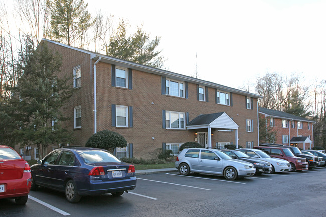 Dogwood Manor in Vinton, VA - Foto de edificio - Building Photo