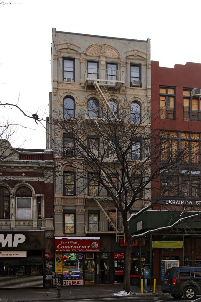 124 Second Ave in New York, NY - Foto de edificio - Building Photo