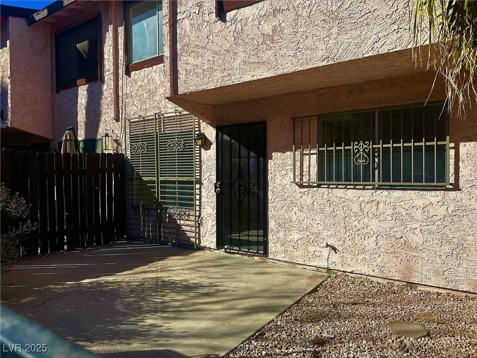 4338 Caliente St in Las Vegas, NV - Building Photo