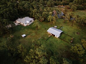 240 Snyder Dr in Venice, FL - Building Photo - Building Photo