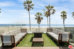 2911 Ocean Front Walk in Los Angeles, CA - Building Photo