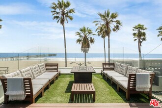 2911 Ocean Front Walk in Los Angeles, CA - Building Photo - Building Photo